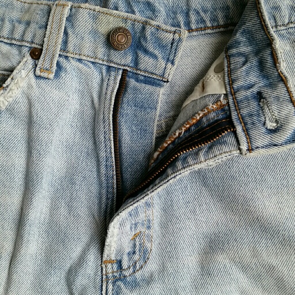 Levis Vintage distressed shorts. - Picture 6 of 7